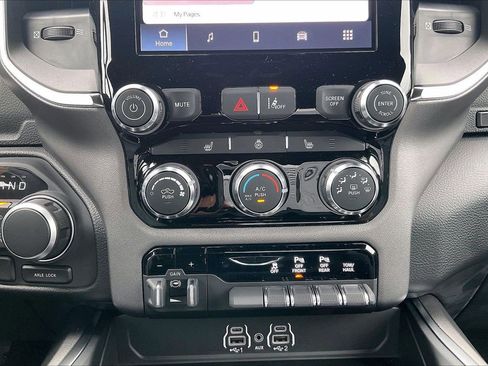 New 2026 RAM 1500 Big Horn AWD/4WD image 17