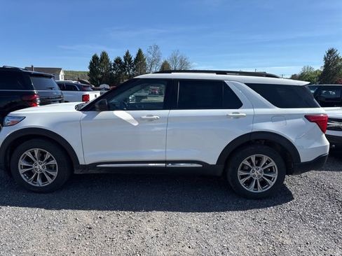 Used 2023 Ford Explorer XLT w/ Equipment Group 202A AWD/4WD image 9