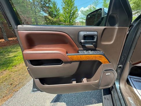 Used 2017 Chevrolet Silverado 1500 High Country AWD/4WD image 15