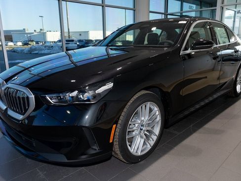 New 2025 BMW 530i xDrive w/ Premium Package image 3