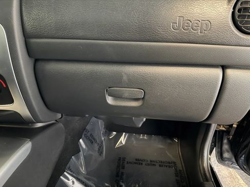 Used 2002 Jeep Liberty Limited AWD/4WD image 25