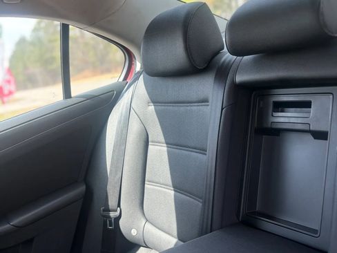 Used 2012 Volkswagen Jetta SE FWD image 23