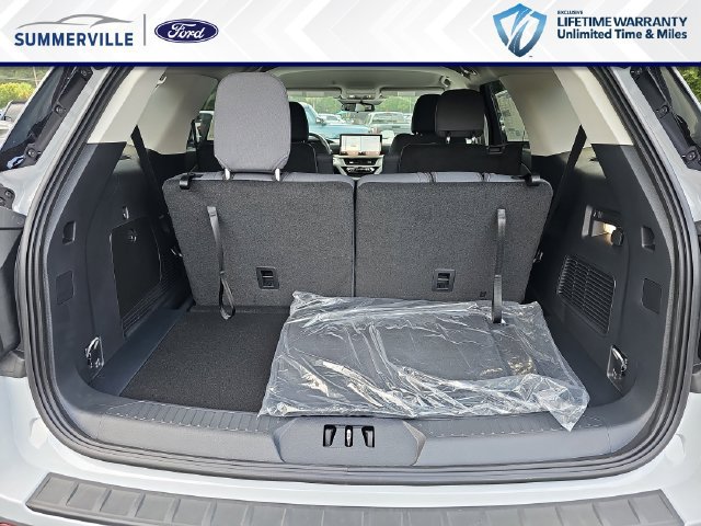 New 2026 Ford Explorer Active RWD image 15