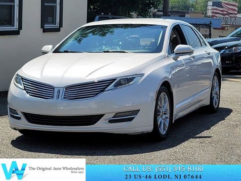 Used 2014 Lincoln MKZ FWD image 3