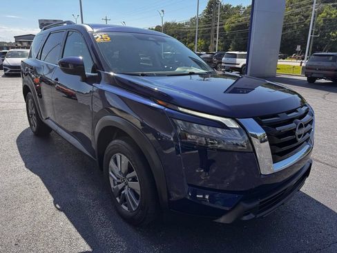 Used 2025 Nissan Pathfinder SV AWD/4WD image 4