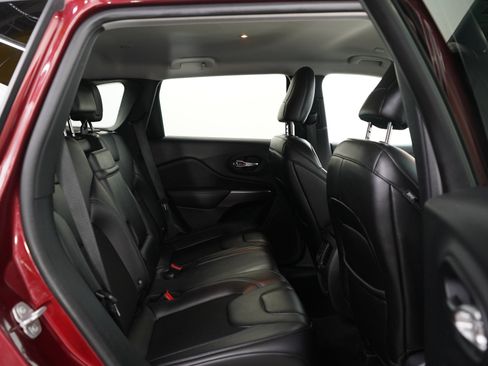 Used 2019 Jeep Cherokee Latitude Plus w/ Comfort/Convenience Group AWD/4WD image 11