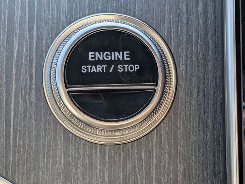 Used 2025 Mercedes-Benz GLC 350e 4MATIC image 14