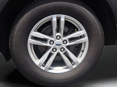 Used 2023 Ford Explorer XLT w/ Equipment Group 202A AWD/4WD image 27