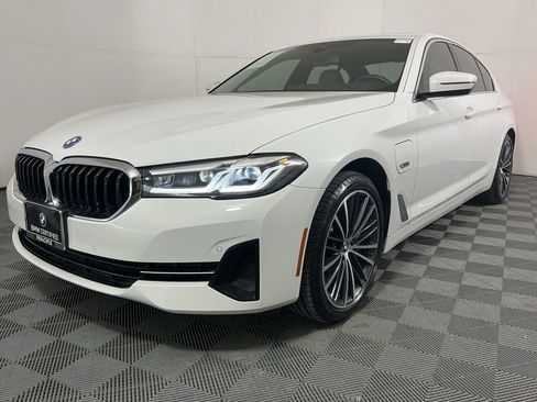 Certified 2023 BMW 530e xDrive w/ Premium Package image 2