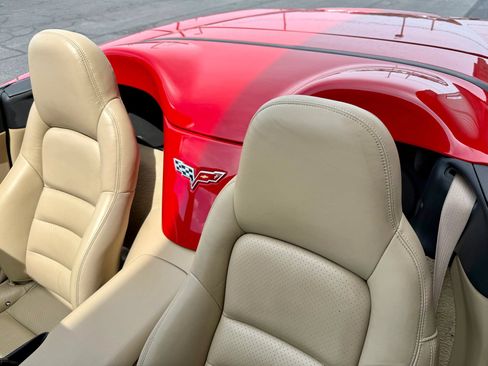 Used 2005 Chevrolet Corvette Convertible w/ Preferred Equipment Group RWD image 30