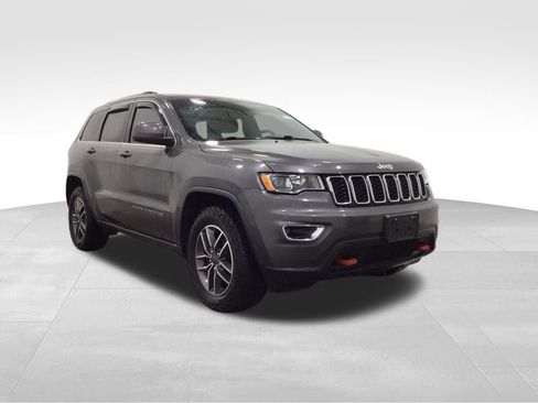 Used 2020 Jeep Grand Cherokee Laredo w/ 18" Wheel & 8.4" Radio Group AWD/4WD image 5