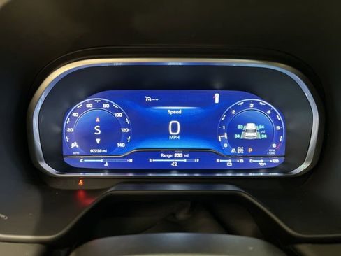 Used 2023 Chevrolet Suburban Premier image 11