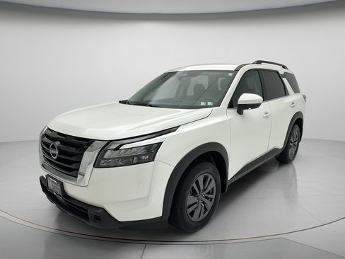 Used 2024 Nissan Pathfinder SV AWD/4WD image 3