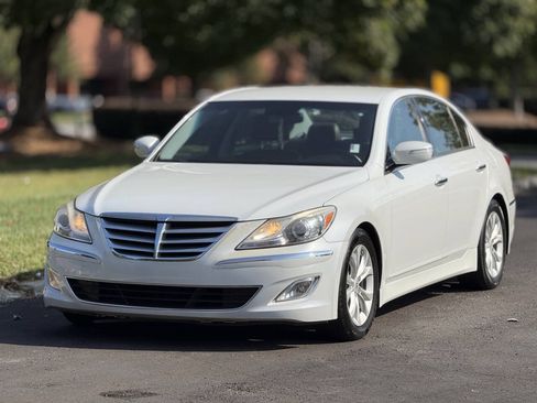 Used 2013 Hyundai Genesis 3.8 RWD image 2