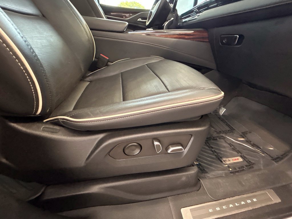 Used 2022 Cadillac Escalade Premium Luxury w/ Performance Package RWD image 27