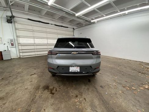 Used 2025 Chevrolet Equinox EV LT w/ Convenience Package image 5