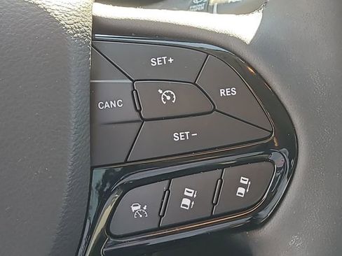 Used 2023 Jeep Cherokee Altitude Lux image 34