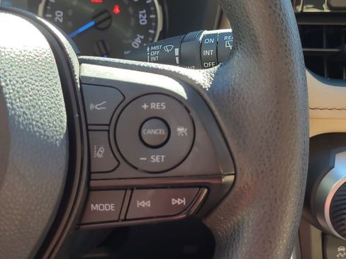 Used 2022 Toyota RAV4 XLE image 28