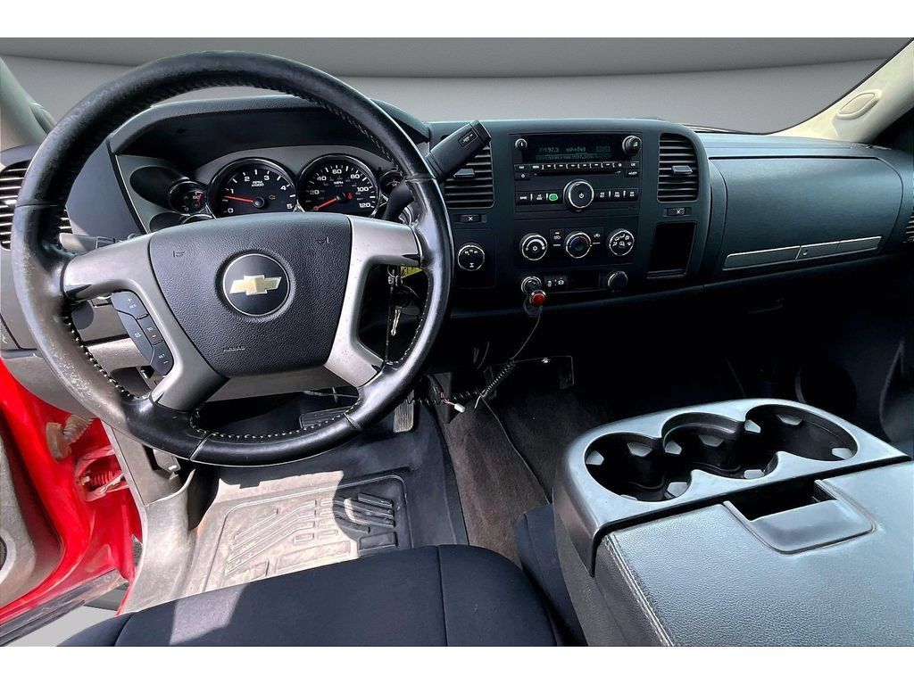 Used 2014 Chevrolet Silverado 2500 LT w/ Snow Plow Prep Package AWD/4WD image 9