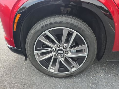 Used 2026 Cadillac Vistiq Sport w/ LPO, Floor Liner Package AWD/4WD image 7