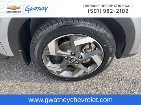 Used 2024 Hyundai Venue SEL FWD image 12