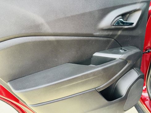 Used 2025 Chevrolet Trax LT w/ LT Convenience Package image 22