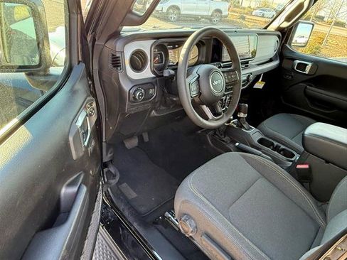 Certified 2025 Jeep Gladiator Sport image 9