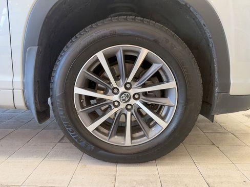 Used 2017 Toyota Highlander SE image 10