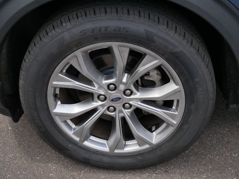 Used 2020 Ford Explorer XLT w/ Equipment Group 202A AWD/4WD image 15