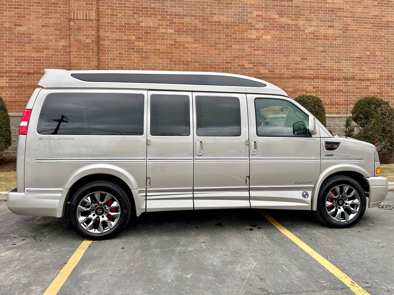 Used 2023 GMC Savana 2500 RWD image 23