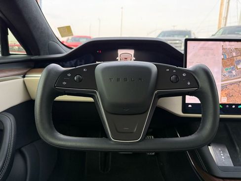 Used 2022 Tesla Model S image 13