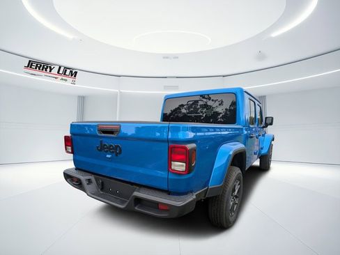 New 2025 Jeep Gladiator Sport image 2