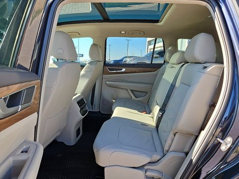 New 2026 Volkswagen Atlas SE image 10