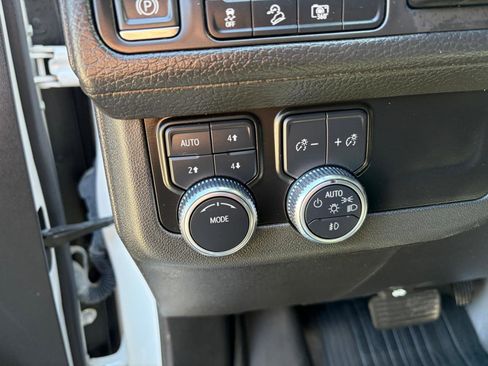 Used 2023 GMC Yukon Denali AWD/4WD image 16