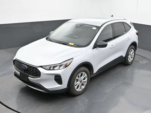 Used 2025 Ford Escape Active AWD/4WD image 25
