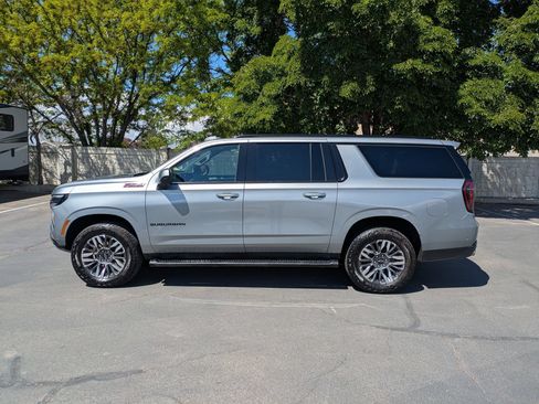 Used 2025 Chevrolet Suburban Z71 AWD/4WD image 9