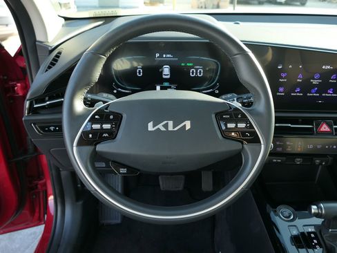 Used 2023 Kia Niro EX image 17
