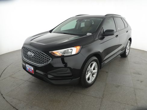 Certified 2024 Ford Edge SE image 3