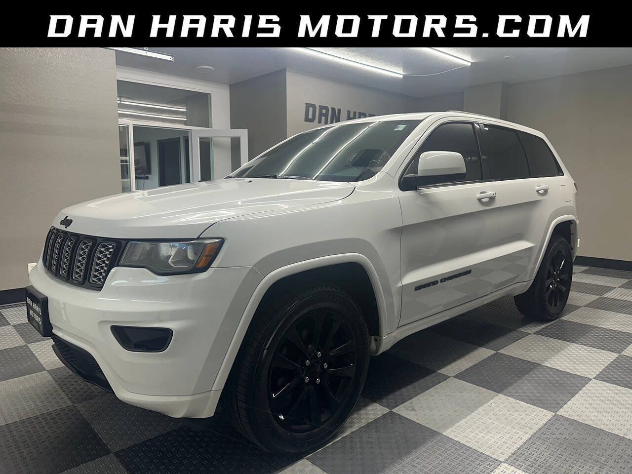 Used 2019 Jeep Grand Cherokee Altitude AWD/4WD image 1