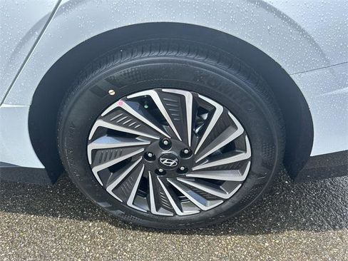 New 2025 Hyundai Sonata Limited image 19