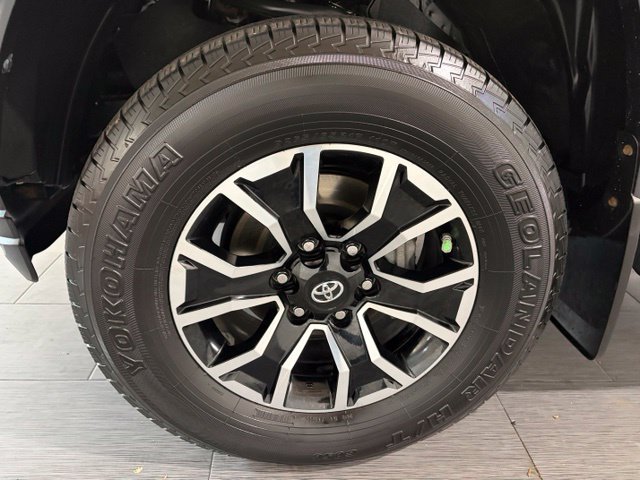 Used 2021 Toyota Tacoma TRD Sport w/ TRD Premium Sport Package AWD/4WD image 22