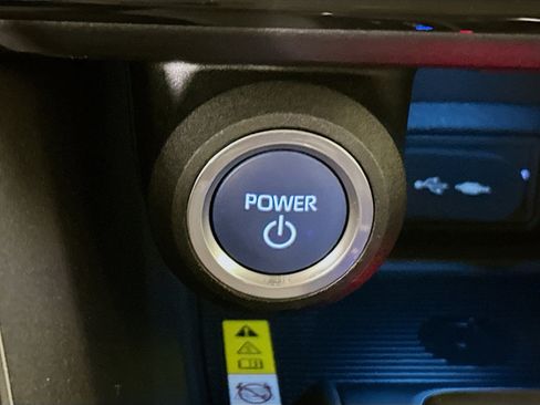 Used 2021 Toyota Venza LE image 20