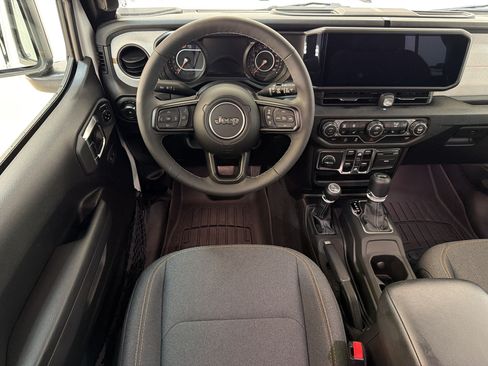 Used 2025 Jeep Wrangler Unlimited Sport AWD/4WD image 15