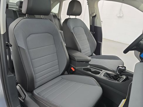 New 2026 Volkswagen Jetta SE FWD image 10