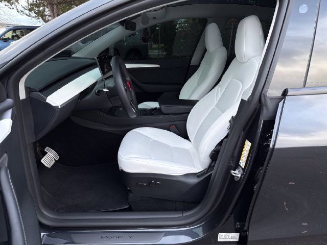 Used 2024 Tesla Model Y Performance AWD/4WD image 16