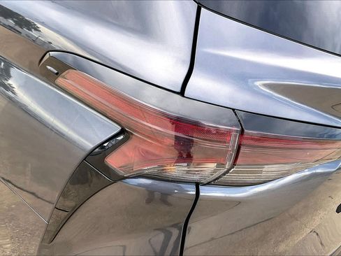 Used 2025 Toyota Sienna XLE FWD image 27