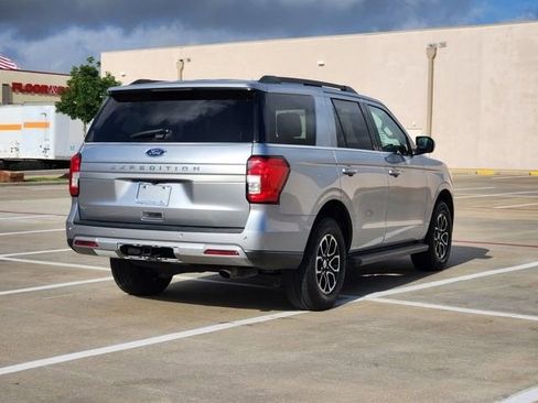 Used 2024 Ford Expedition XLT image 5