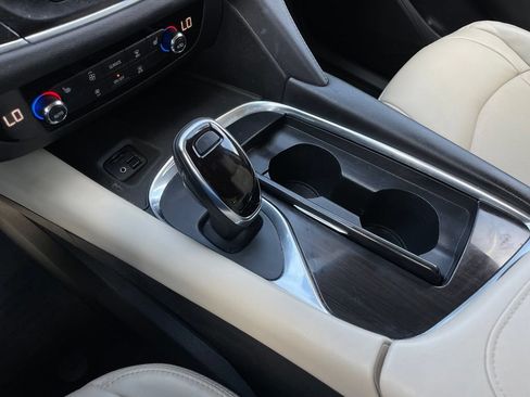Used 2021 Buick Enclave Essence FWD image 19