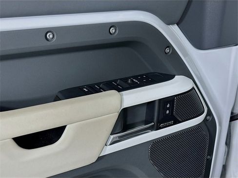 Used 2023 Land Rover Defender 110 SE image 20