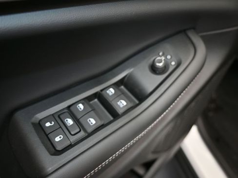 Used 2025 Jeep Grand Cherokee Limited image 12